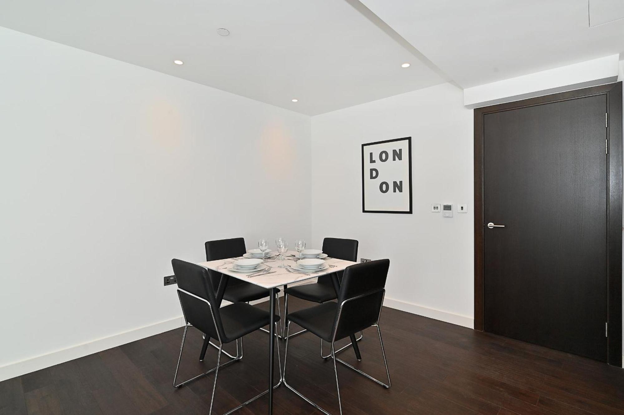 Апартаменты Access Tower Hill Лондон Экстерьер фото