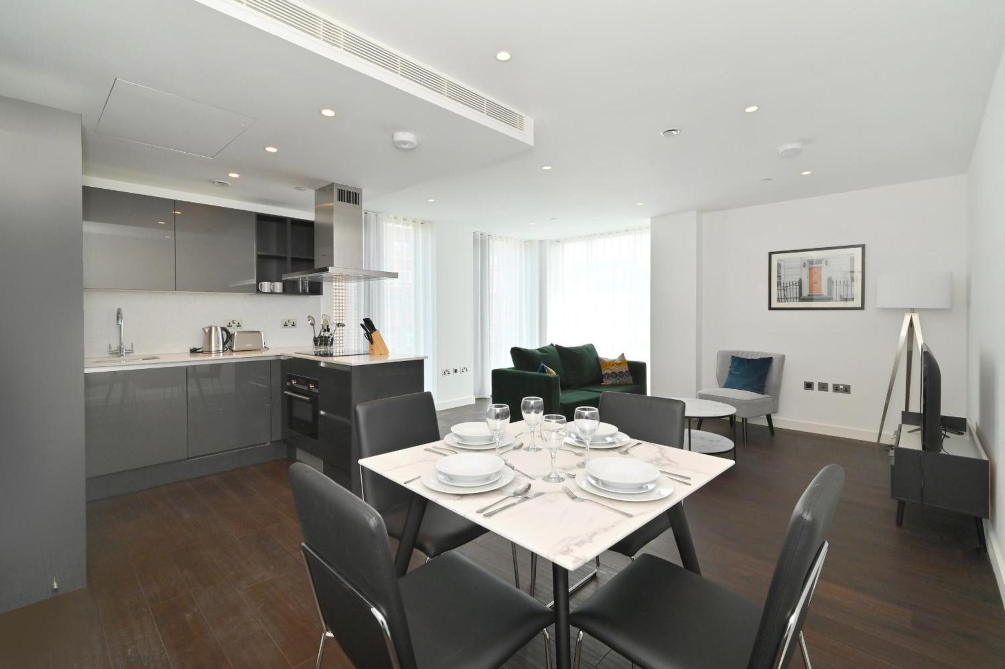 Апартаменты Access Tower Hill Лондон Экстерьер фото